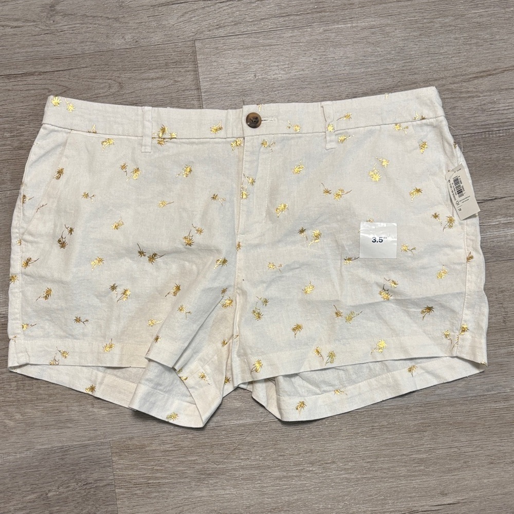 Old Navy Cream Shorts with Gold Accents - Picture 1 of 4